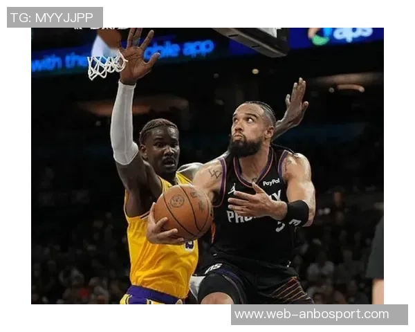 狄龙琼斯三双表现耀眼却无力救主球队失利26分12板10助成空砍英雄