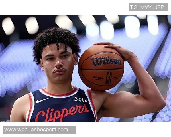 克利福德表现出色篮网双星齐发力科比桑德斯贡献9分4篮板2助攻