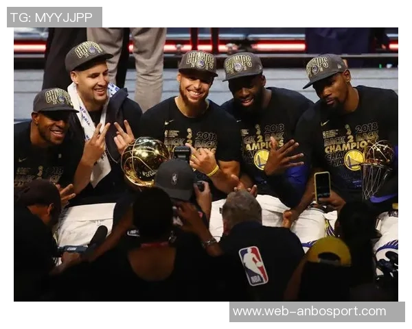 科尔轮换的动态变化分析库里缺阵与斯潘塞崛起的影响探讨